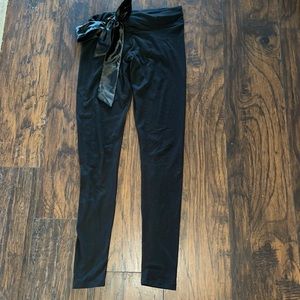 Cute booty lounge BRAND NEW black leggings